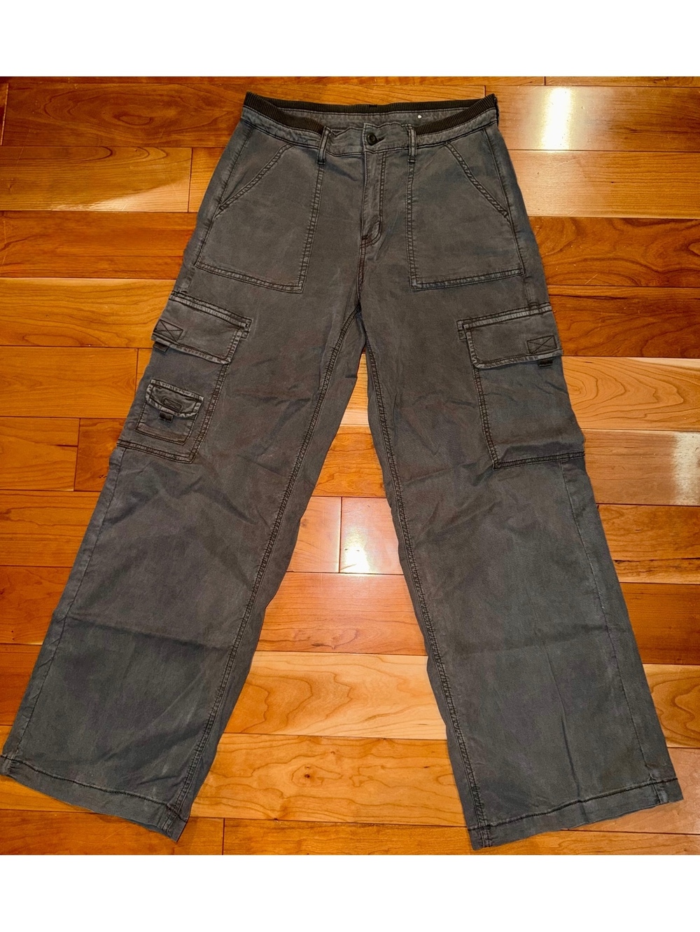 American Eagle Women's Gray Stretch Cargo Pants Size 8 Regular